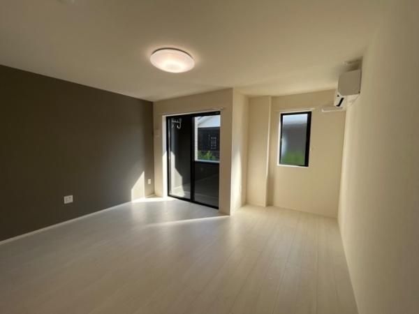 �y�����E���r���O�z�@