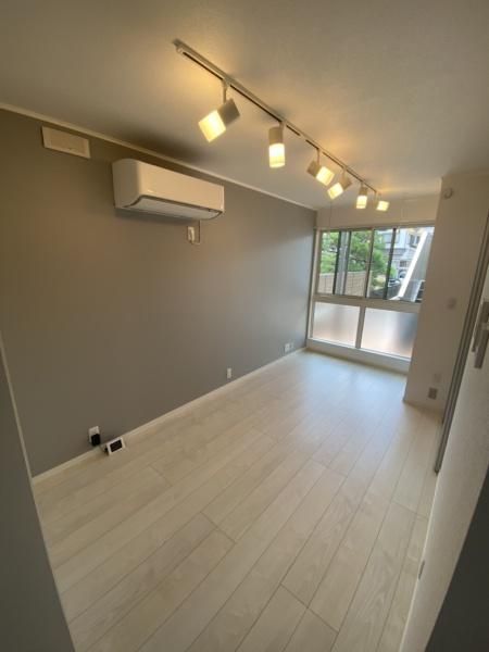 �y�����E���r���O�z�@