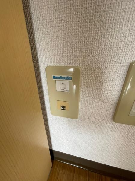 �y�Z�L�����e�B�z�@