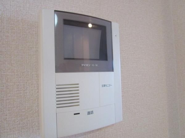 �y�Z�L�����e�B�z�@