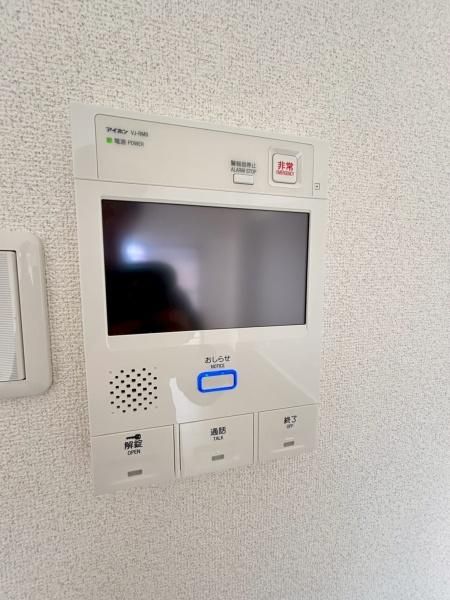 �y�Z�L�����e�B�z�@