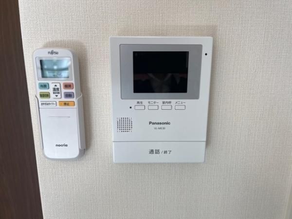 �y�Z�L�����e�B�z�@