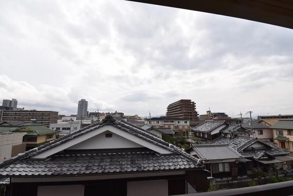 �y���]�z�@