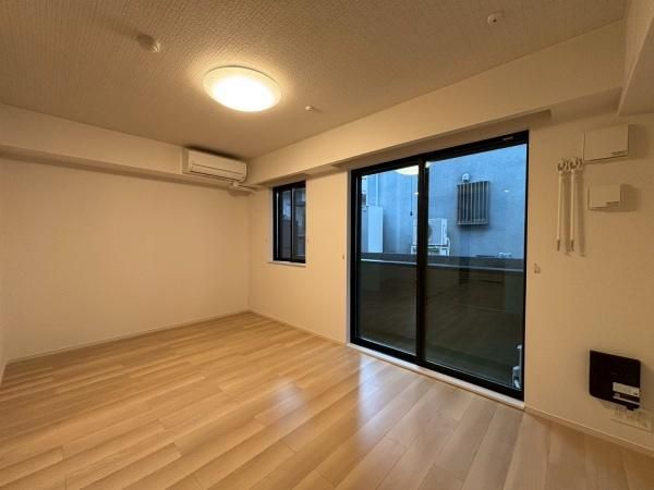 �y���]�z�@