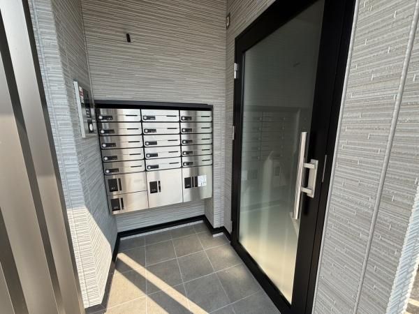 �y�Z�L�����e�B�z�@