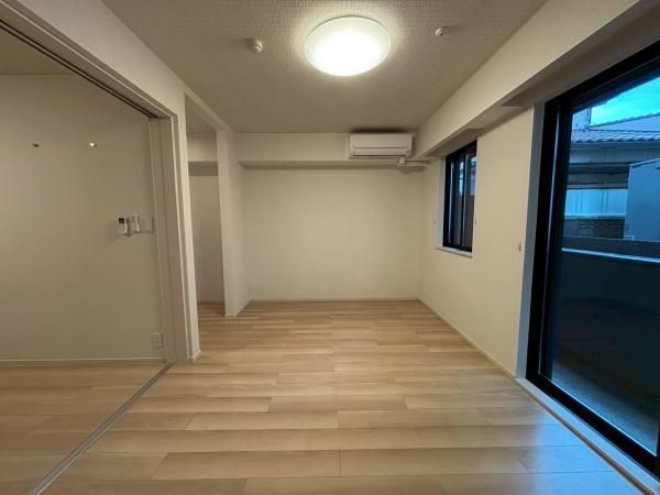 �y�����E���r���O�z�@