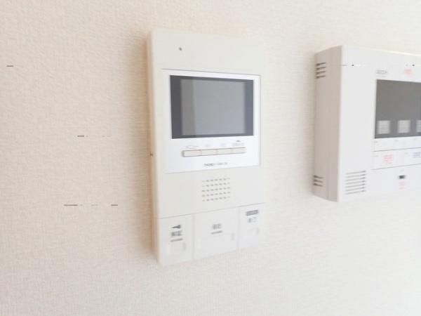 �y�Z�L�����e�B�z�@