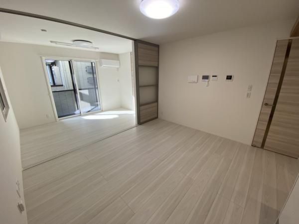 �y�����E���r���O�z�@