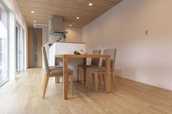 �y�����E���r���O�z�@