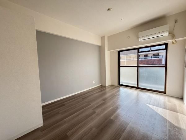 �y�����E���r���O�z�@