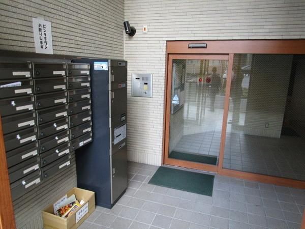 �y�Z�L�����e�B�z�@