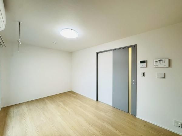 �y�����E���r���O�z�@