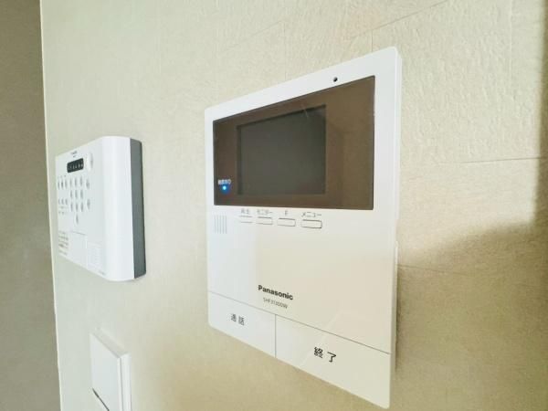 �y�Z�L�����e�B�z�@