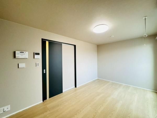 �y�����E���r���O�z�@