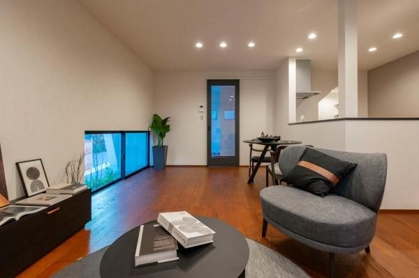 �y�����E���r���O�z�@