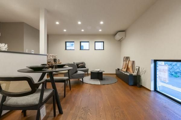 �y�����E���r���O�z�@