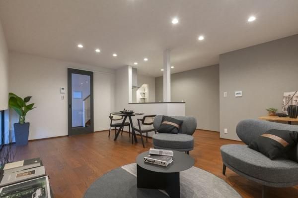 �y�����E���r���O�z�@