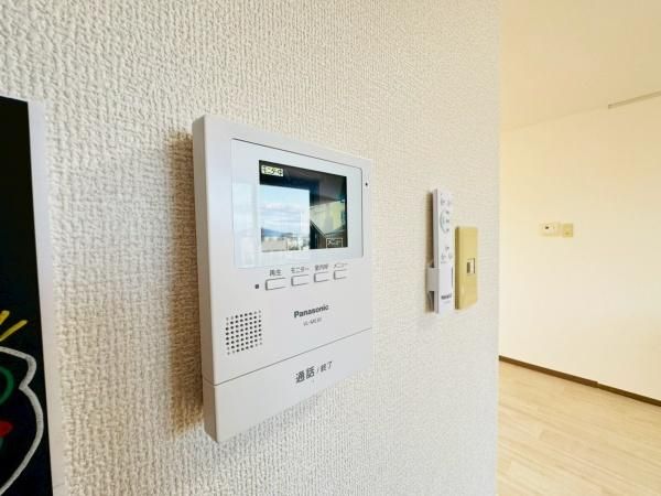 �y�Z�L�����e�B�z�@