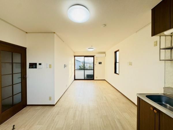 �y�����E���r���O�z�@