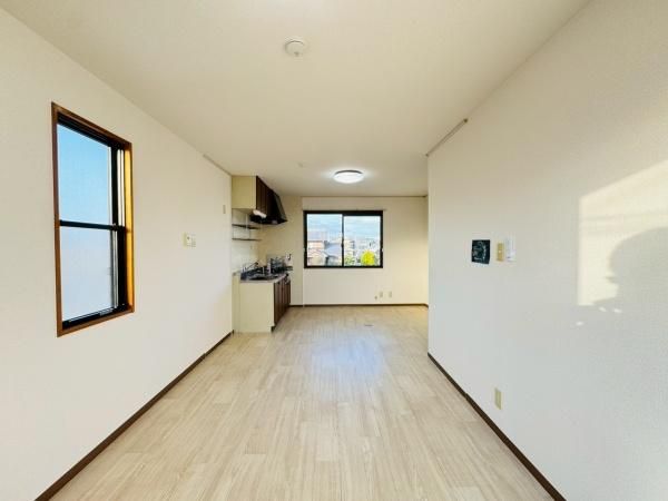 �y�����E���r���O�z�@