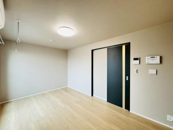 �y�����E���r���O�z�@