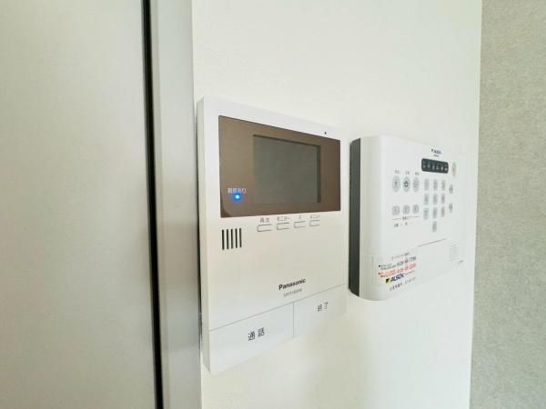 �y�Z�L�����e�B�z�@