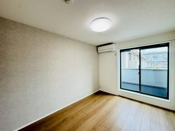 �y�����E���r���O�z�@