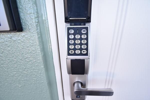 �y�Z�L�����e�B�z�@