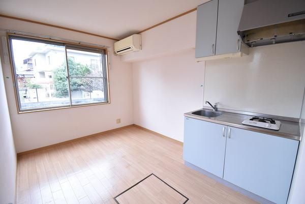 �y�����E���r���O�z�@