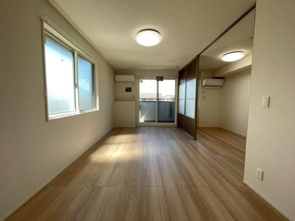 �y�����E���r���O�z�@