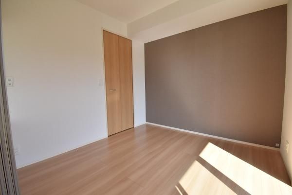 �y���̑��z�@���{�H��Е���