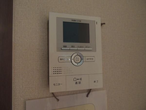 �y�Z�L�����e�B�z�@