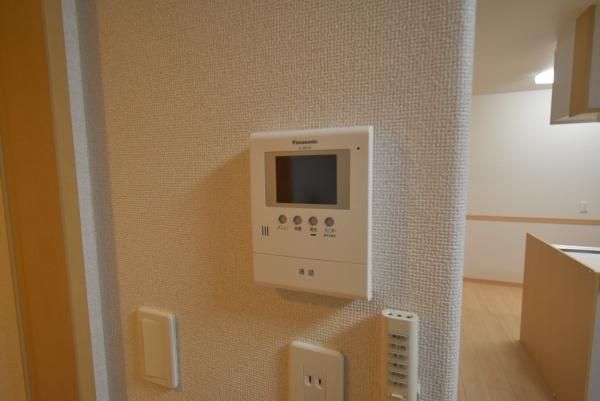 �y�Z�L�����e�B�z�@