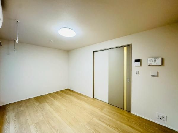 �y�����E���r���O�z�@