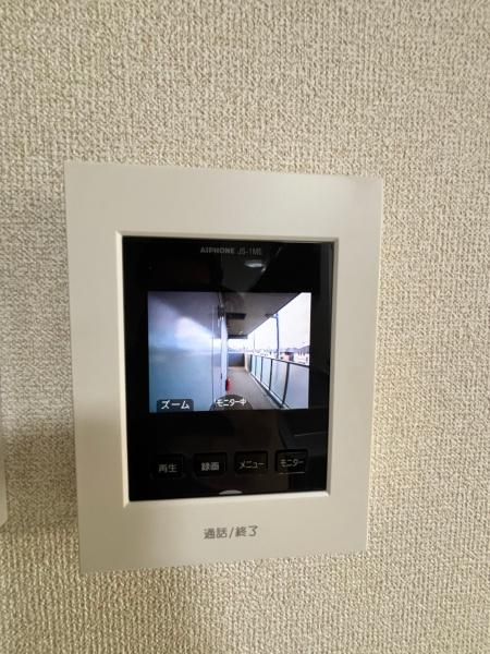 �y�Z�L�����e�B�z�@