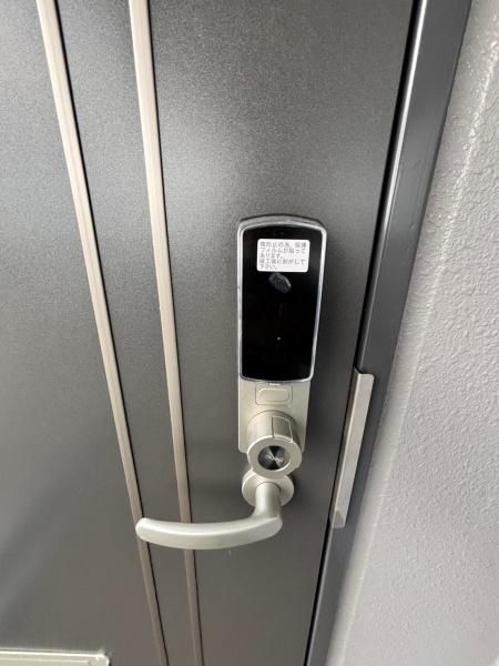 �y�Z�L�����e�B�z�@