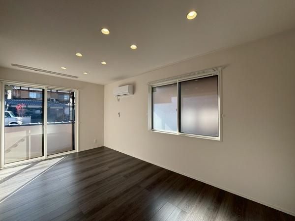 �y�����E���r���O�z�@