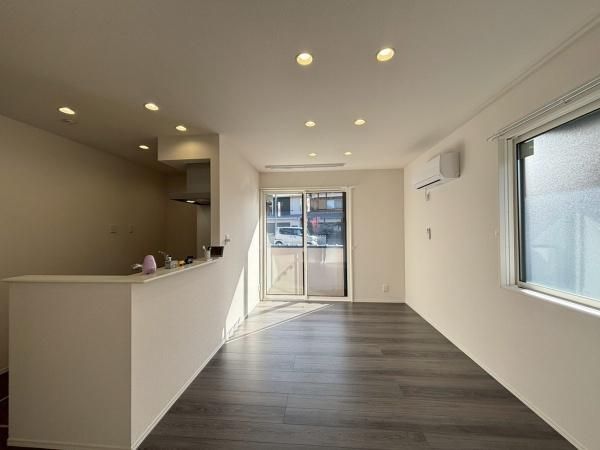 �y�����E���r���O�z�@