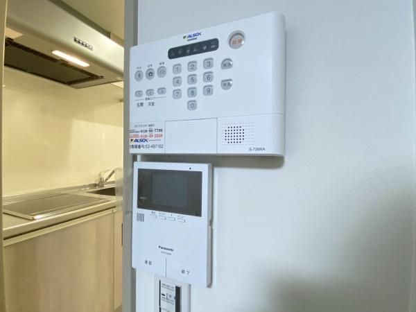 �y�Z�L�����e�B�z�@