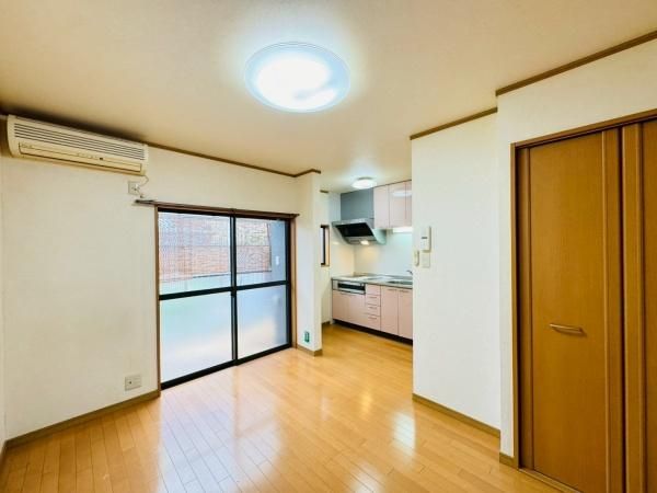 �y�����E���r���O�z�@