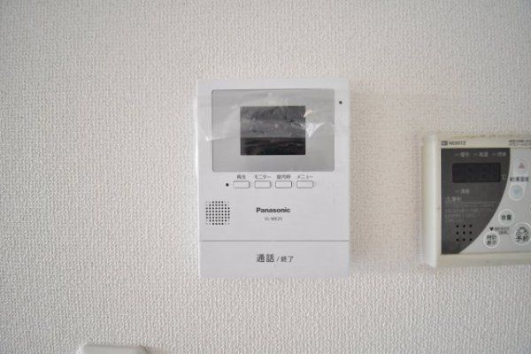 �y�Z�L�����e�B�z�@