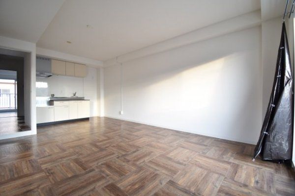 �y�����E���r���O�z�@