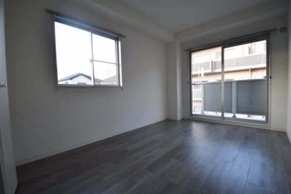 �y�����E���r���O�z�@