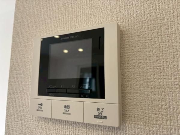 �y�Z�L�����e�B�z�@