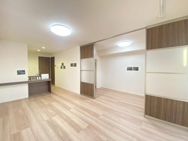 �y�����E���r���O�z�@