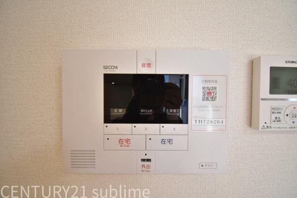 �y�Z�L�����e�B�z�@