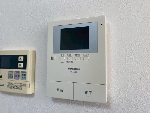 �y�Z�L�����e�B�z�@