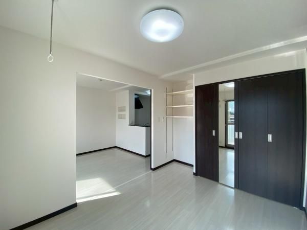 �y�����E���r���O�z�@