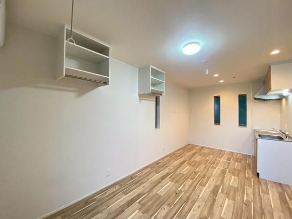 �y�����E���r���O�z�@