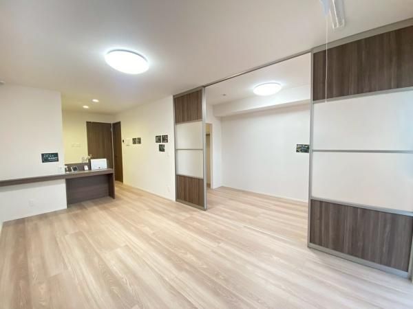 �y�����E���r���O�z�@